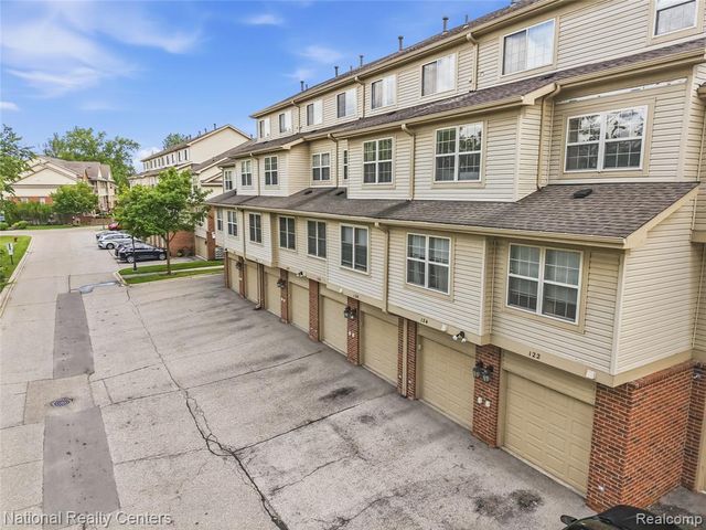 128 Sandy Lane, Walled Lake, MI 48390