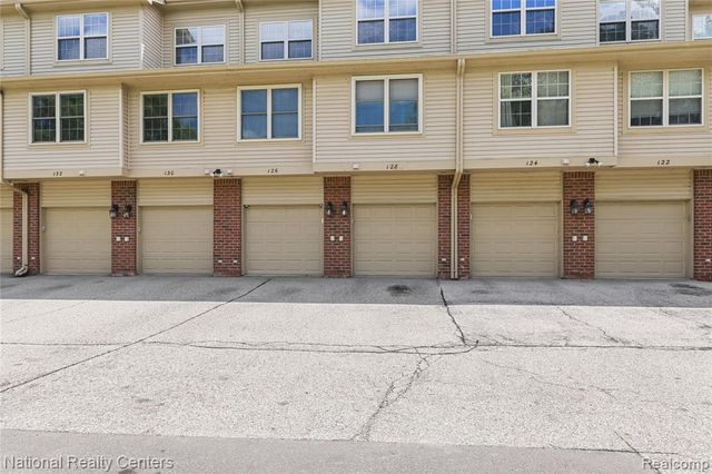 128 Sandy Lane, Walled Lake, MI 48390