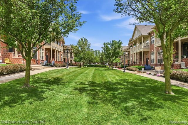 128 Sandy Lane, Walled Lake, MI 48390