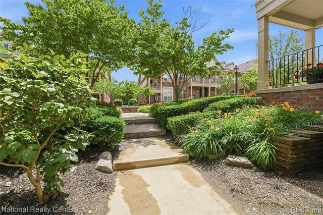 128 Sandy Lane, Walled Lake, MI 48390