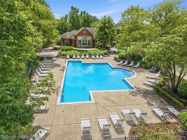 128 Sandy Lane, Walled Lake, MI 48390