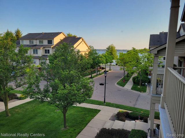 128 Sandy Lane, Walled Lake, MI 48390
