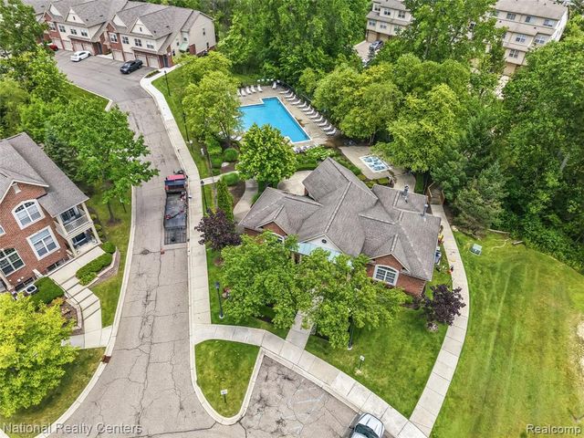128 Sandy Lane, Walled Lake, MI 48390