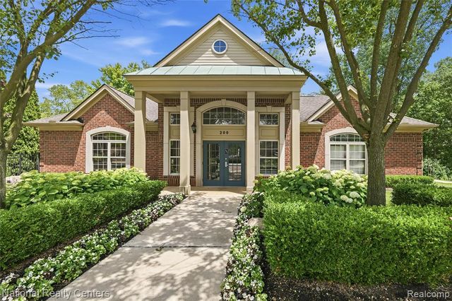 128 Sandy Lane, Walled Lake, MI 48390