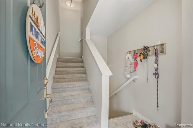 128 Sandy Lane, Walled Lake, MI 48390