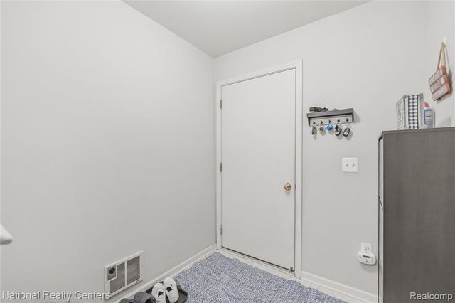 128 Sandy Lane, Walled Lake, MI 48390