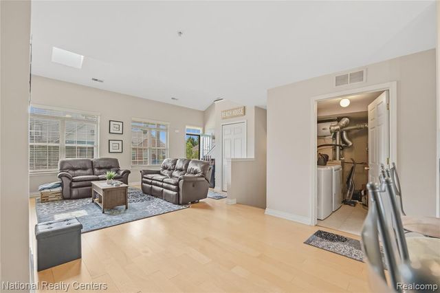 128 Sandy Lane, Walled Lake, MI 48390