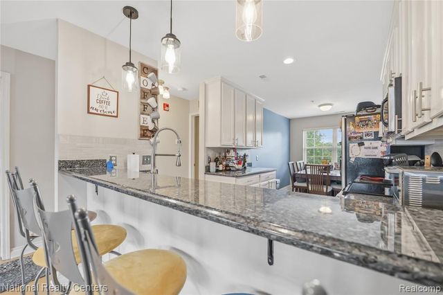 128 Sandy Lane, Walled Lake, MI 48390
