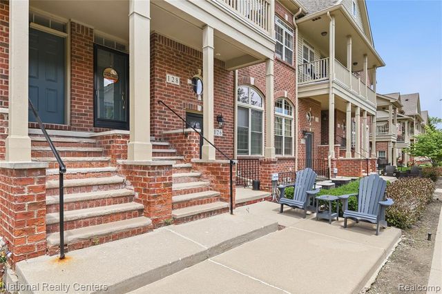 128 Sandy Lane, Walled Lake, MI 48390