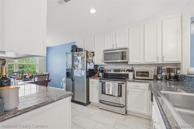 128 Sandy Lane, Walled Lake, MI 48390
