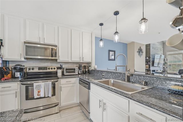 128 Sandy Lane, Walled Lake, MI 48390