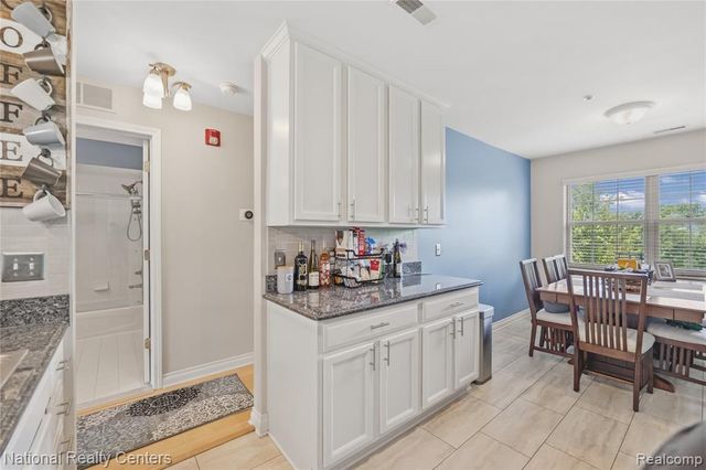 128 Sandy Lane, Walled Lake, MI 48390