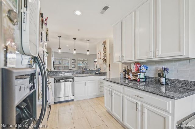 128 Sandy Lane, Walled Lake, MI 48390