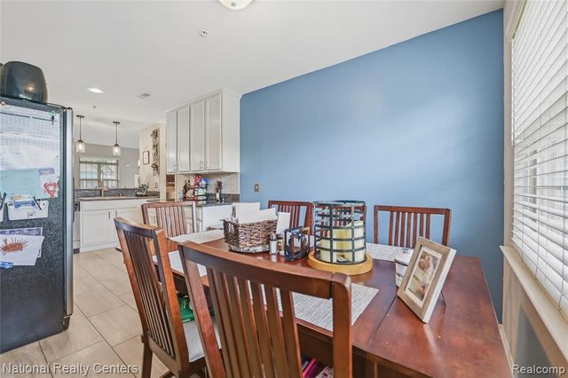 128 Sandy Lane, Walled Lake, MI 48390