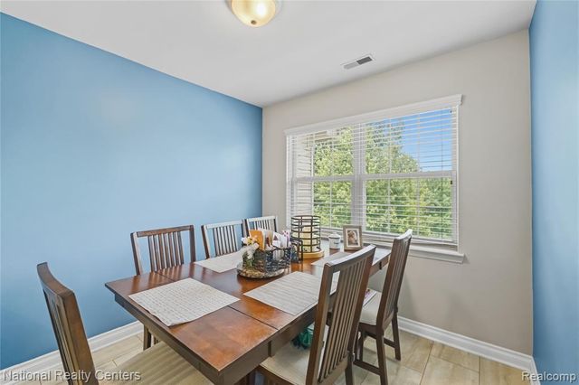 128 Sandy Lane, Walled Lake, MI 48390