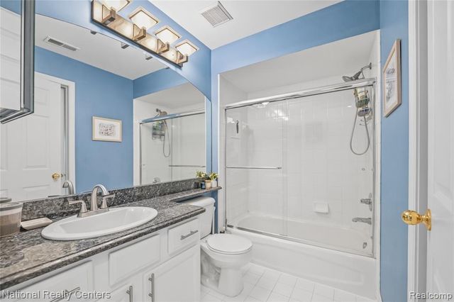 128 Sandy Lane, Walled Lake, MI 48390