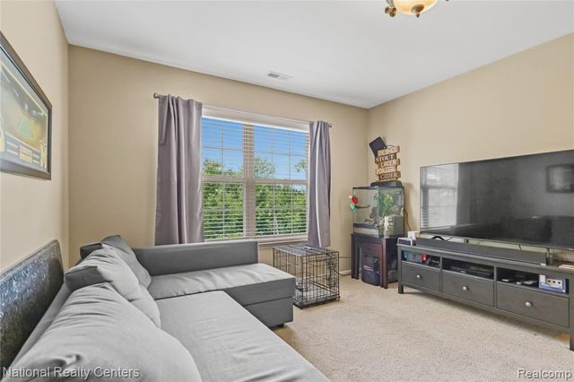 128 Sandy Lane, Walled Lake, MI 48390