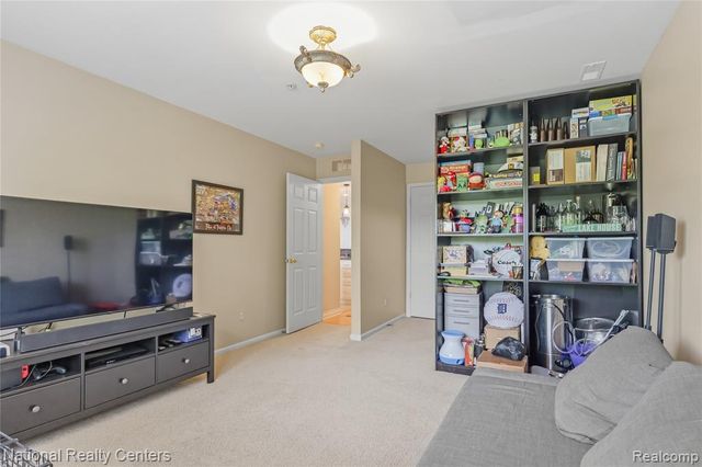 128 Sandy Lane, Walled Lake, MI 48390