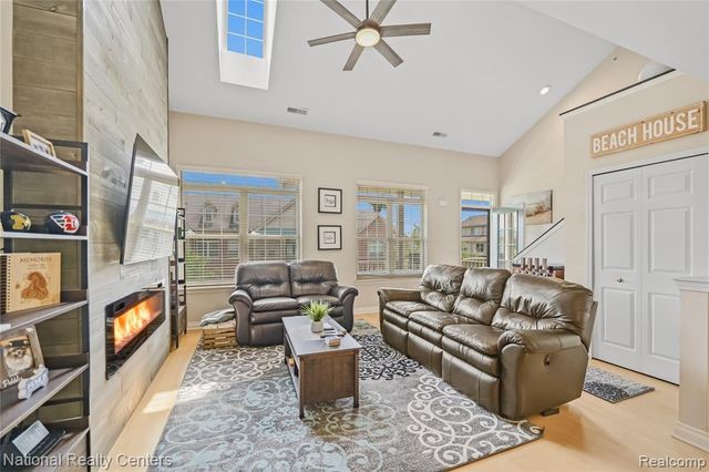 128 Sandy Lane, Walled Lake, MI 48390