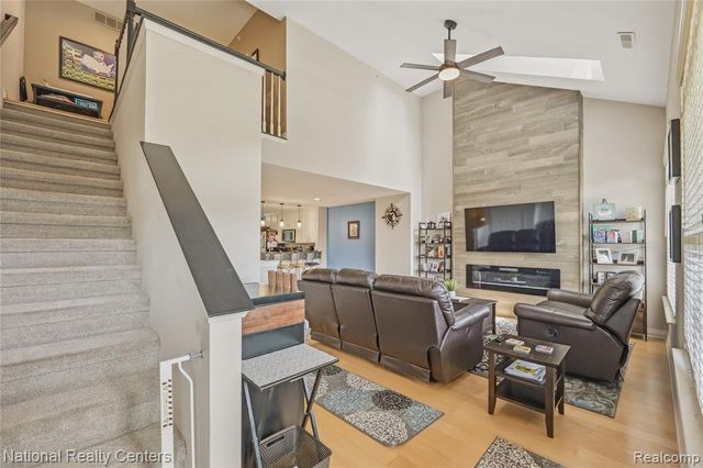 128 Sandy Lane, Walled Lake, MI 48390