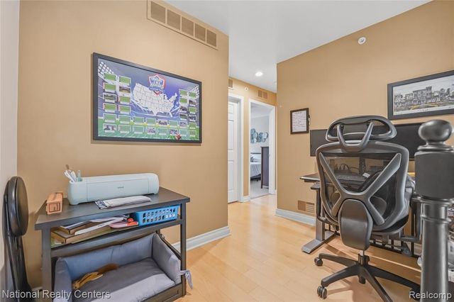 128 Sandy Lane, Walled Lake, MI 48390