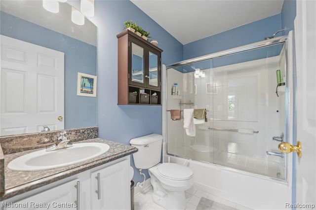 128 Sandy Lane, Walled Lake, MI 48390