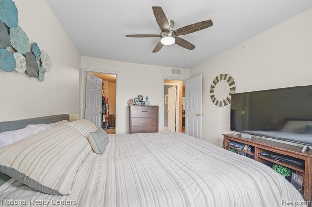 128 Sandy Lane, Walled Lake, MI 48390