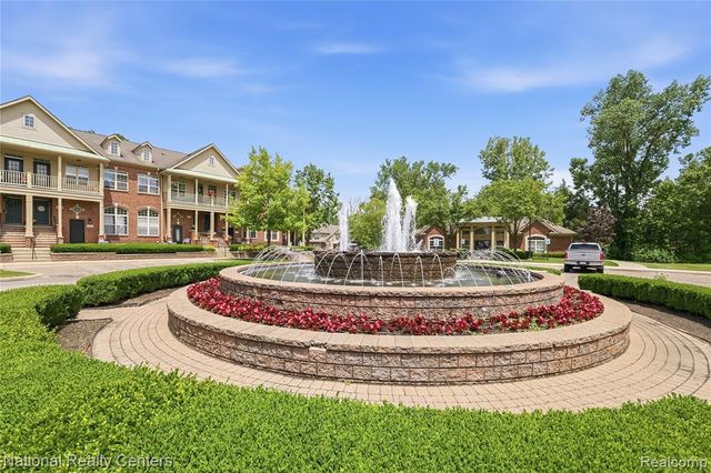 128 Sandy Lane, Walled Lake, MI 48390