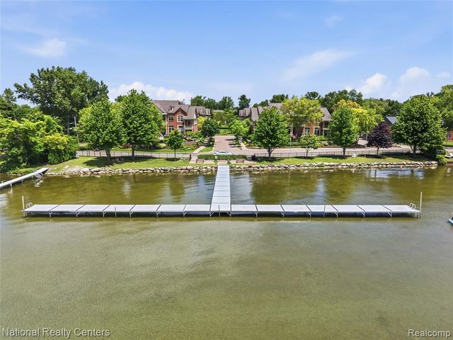 128 Sandy Lane, Walled Lake, MI 48390