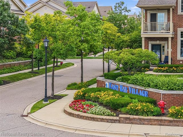 128 Sandy Lane, Walled Lake, MI 48390