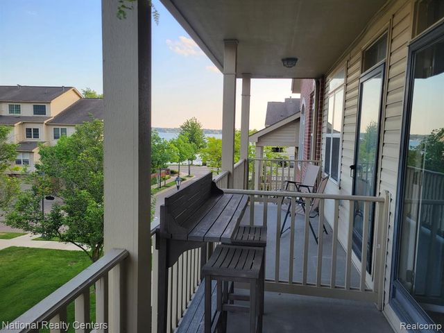 128 Sandy Lane, Walled Lake, MI 48390