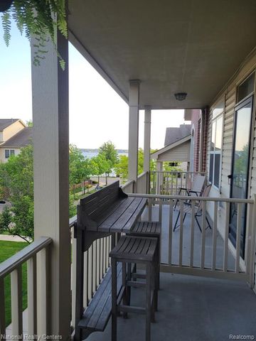 128 Sandy Lane, Walled Lake, MI 48390