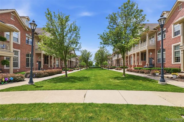 128 Sandy Lane, Walled Lake, MI 48390