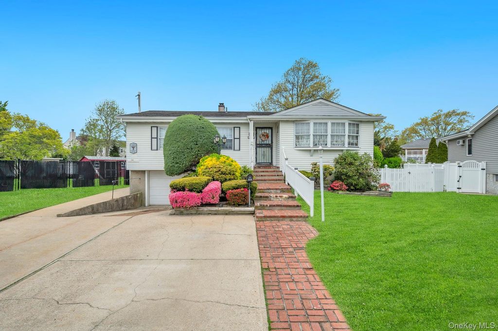 2566 Nelson Drive, Seaford, NY 11783