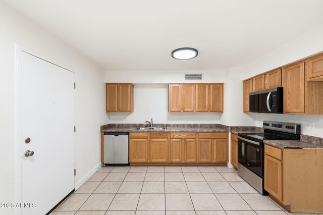 8952 W ROYAL PALM Road, Peoria, AZ 85345