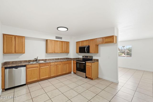 8952 W ROYAL PALM Road, Peoria, AZ 85345