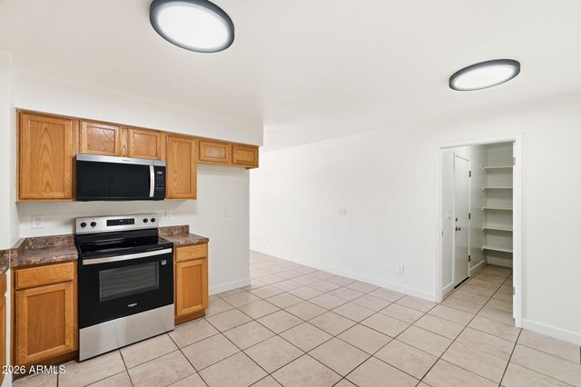 8952 W ROYAL PALM Road, Peoria, AZ 85345