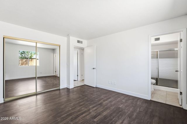 8952 W ROYAL PALM Road, Peoria, AZ 85345