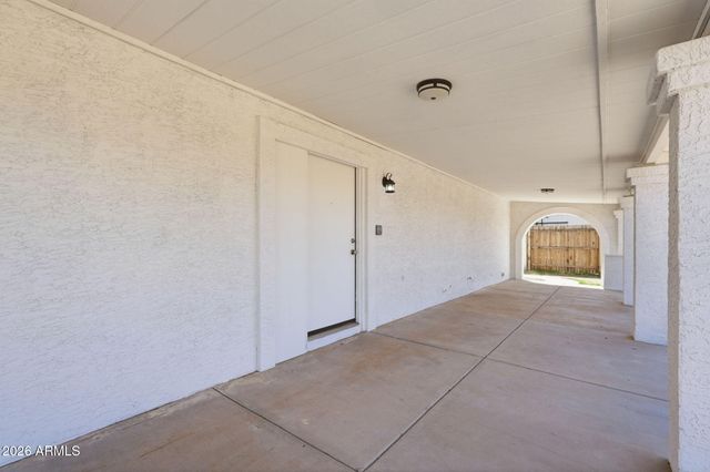 8952 W ROYAL PALM Road, Peoria, AZ 85345