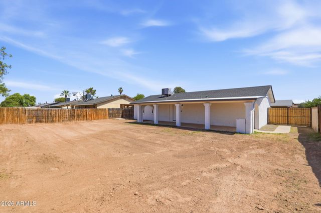 8952 W ROYAL PALM Road, Peoria, AZ 85345