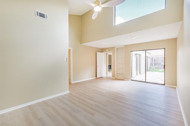 10727 Villa Lea Lane, Houston, TX 77071