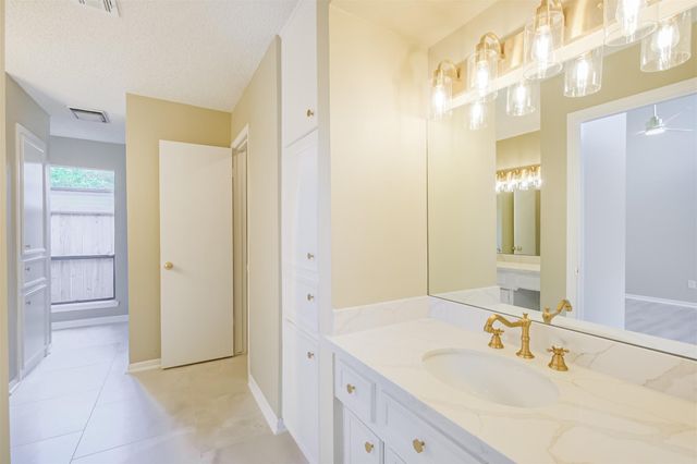 10727 Villa Lea Lane, Houston, TX 77071