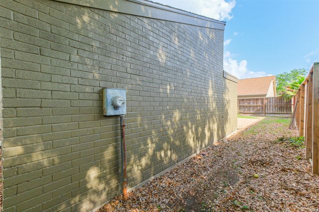 10727 Villa Lea Lane, Houston, TX 77071