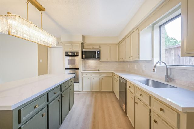 10727 Villa Lea Lane, Houston, TX 77071