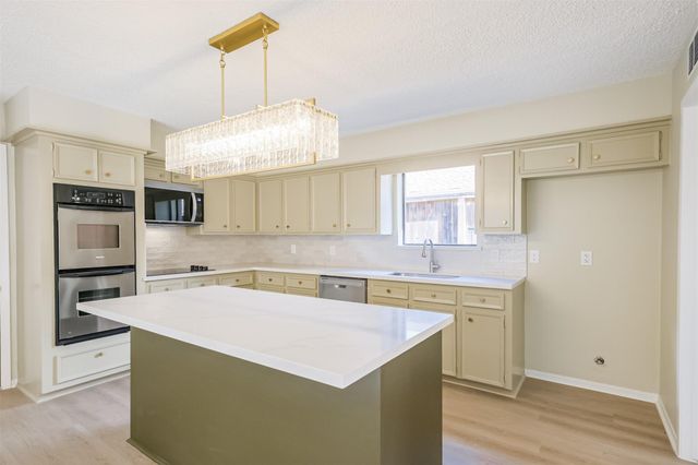 10727 Villa Lea Lane, Houston, TX 77071