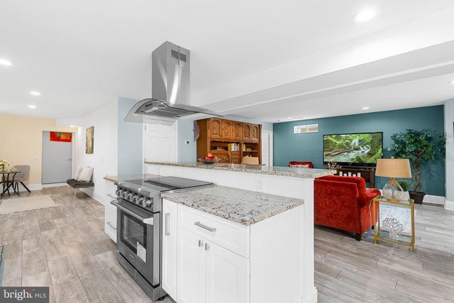 727 61ST AVE, Fairmount Heights, MD 20743