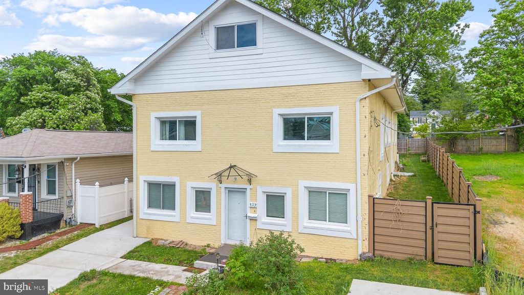 727 61ST AVE, Fairmount Heights, MD 20743