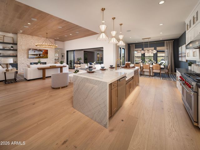 31410 N CROWN KING Lane, Queen Creek, AZ 85144