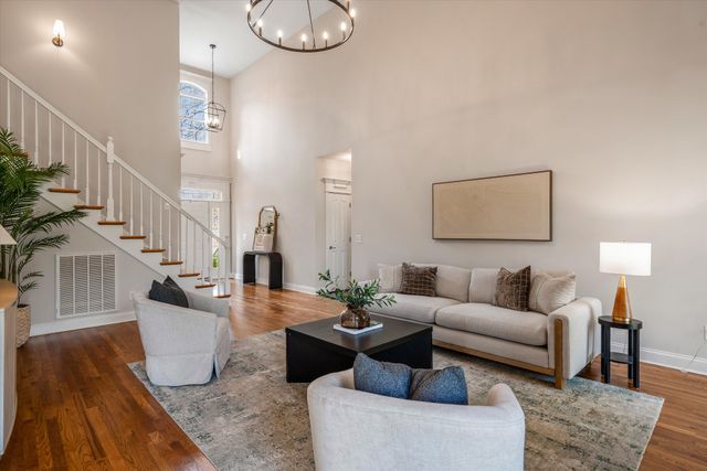 2003 Woodcliff Dr, Smyrna, TN 37167