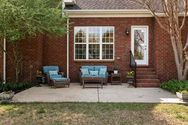 2003 Woodcliff Dr, Smyrna, TN 37167